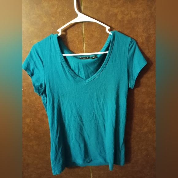 Simple blue t-shirt - Picture 1 of 1